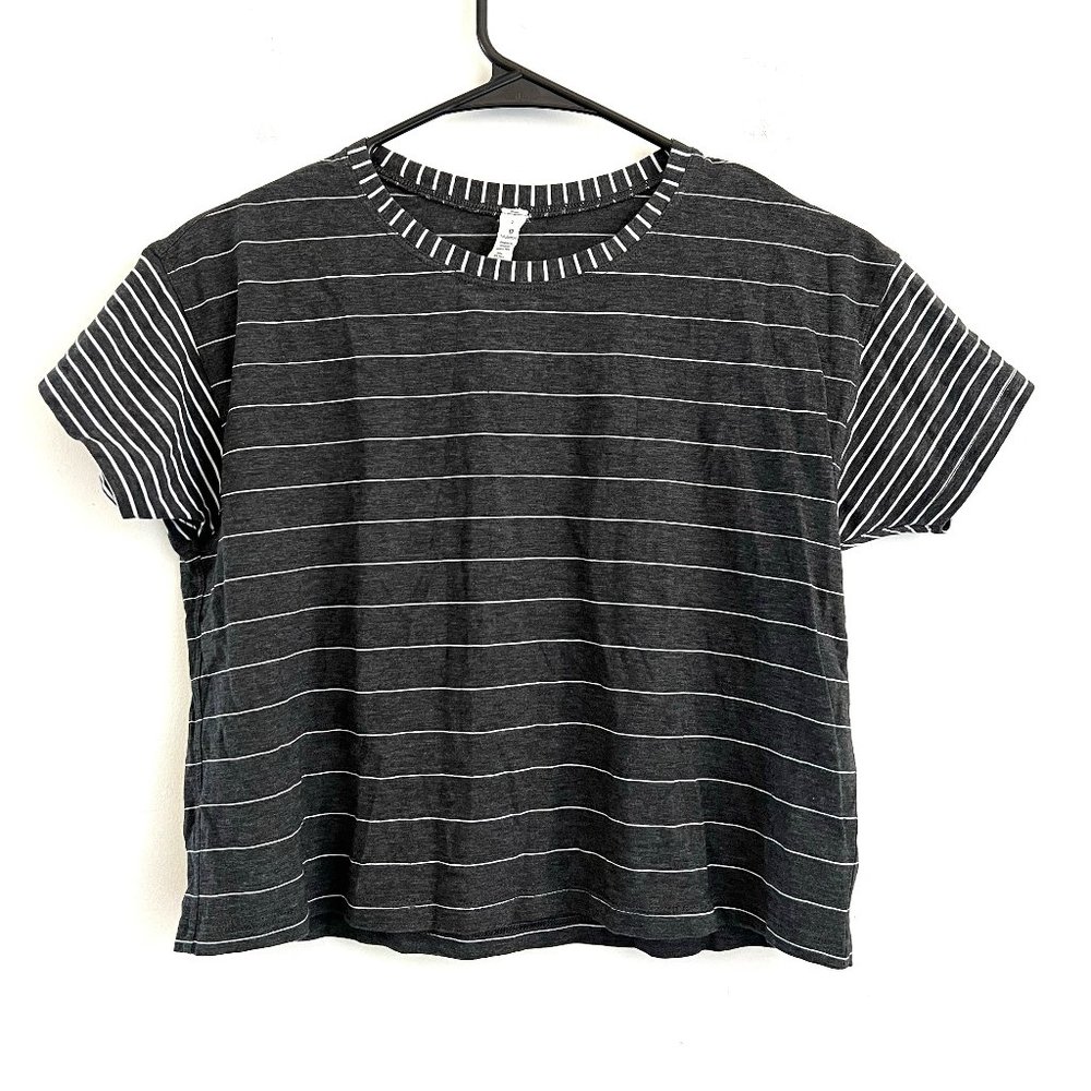 Lululemon Short Sleeve Grey White Striped Athletic Workout Crop Top